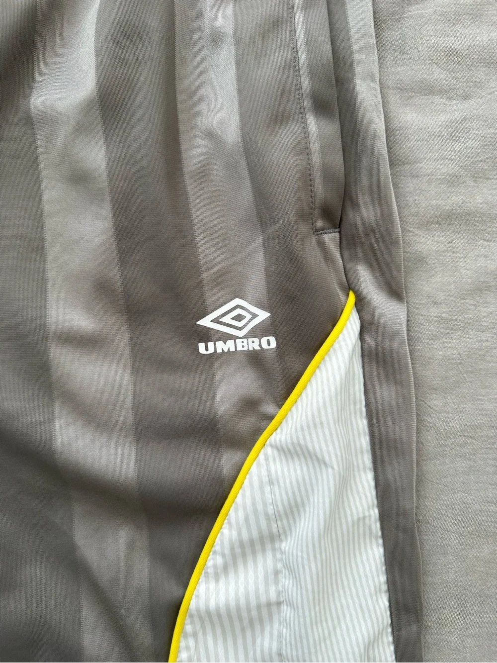 Umbro Relaxed Fit Panelled Athletic Retro Soccer Shorts in Brushed Nickel NWOT
